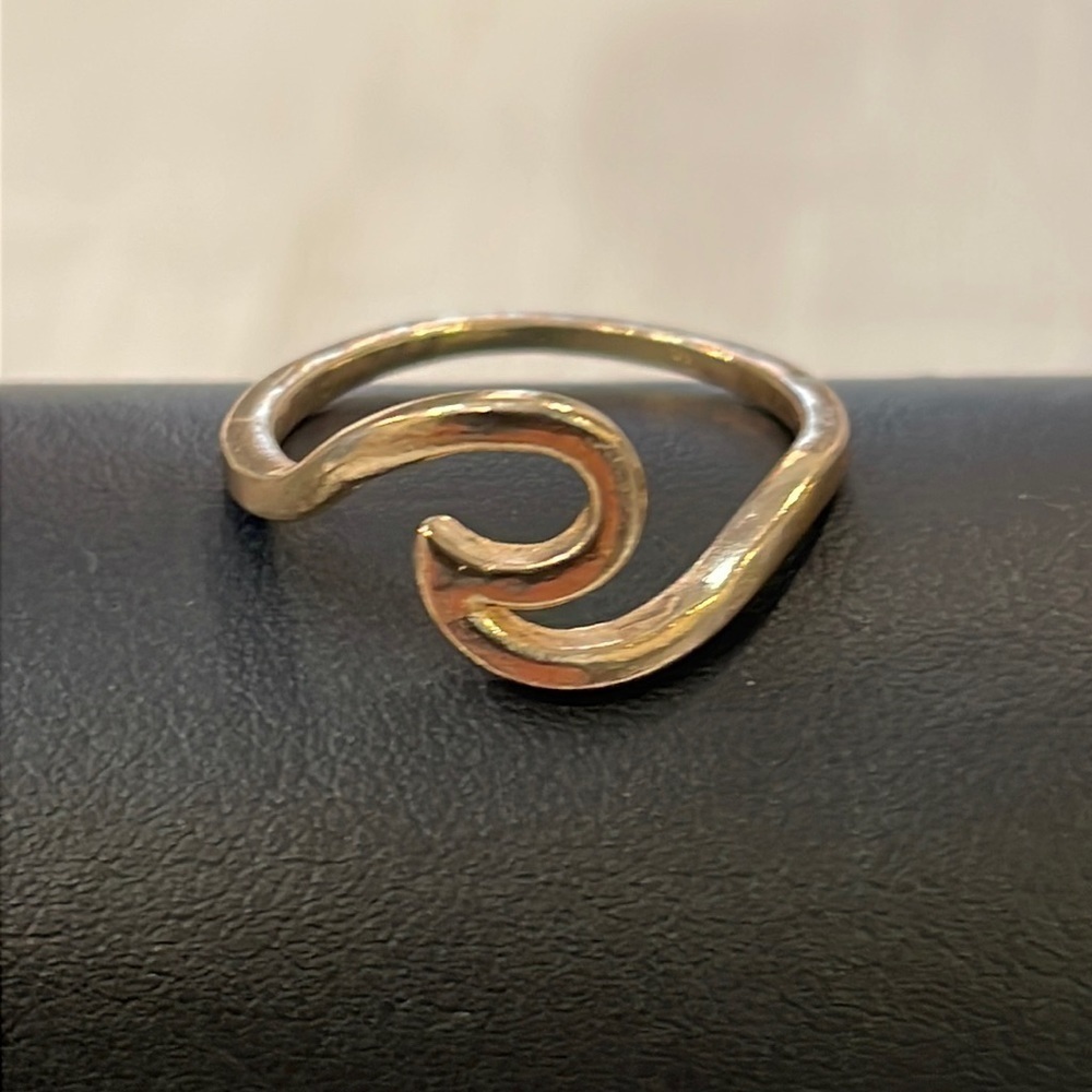 💐5/25 gold tone open swirl dainty statement ring